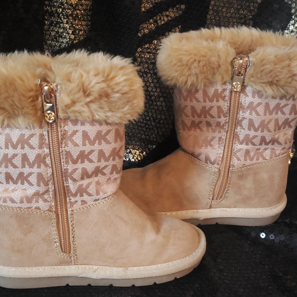 Shoes - Picture 3 of 6